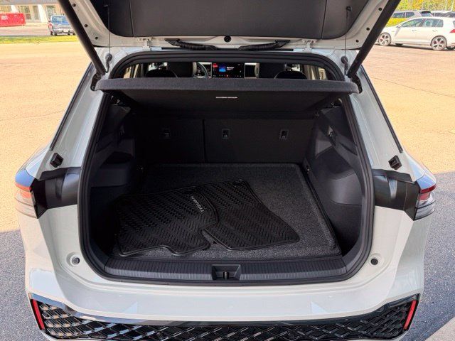 Certified 2026 Volkswagen Tiguan SEL R-Line AWD/4WD image 15