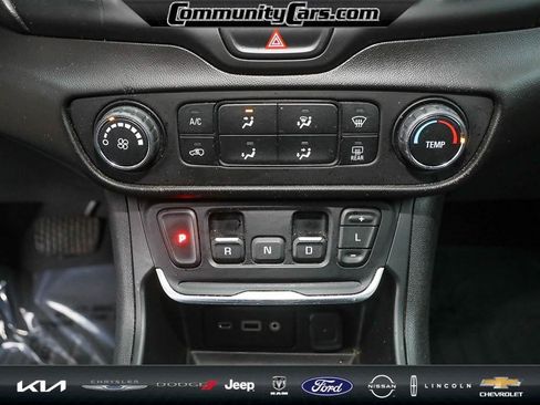 Used 2020 GMC Terrain SLE image 18