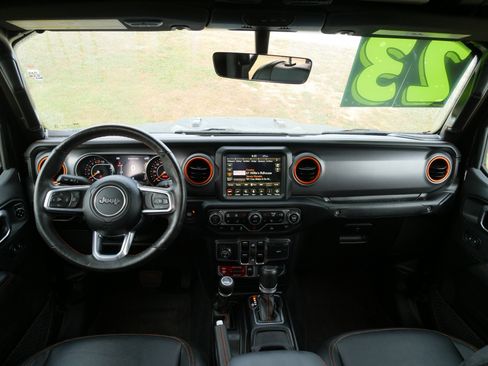 Used 2023 Jeep Gladiator Mojave w/ Cold Weather Group image 18