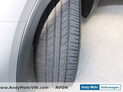 Used 2024 Volkswagen Atlas SE AWD/4WD image 17