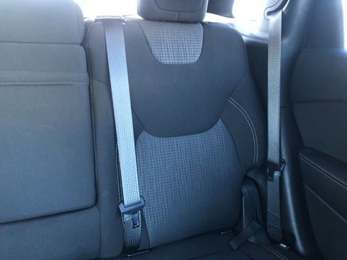 Used 2017 Jeep Cherokee Latitude w/ Safety/Convenience Group image 18