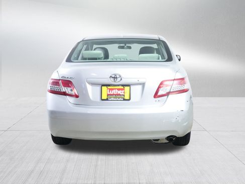 Used 2011 Toyota Camry LE image 6