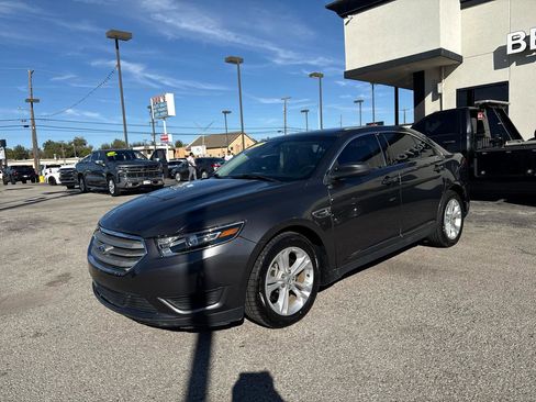 Used 2017 Ford Taurus SE FWD image 2