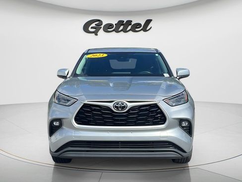 Used 2023 Toyota Highlander LE FWD image 2