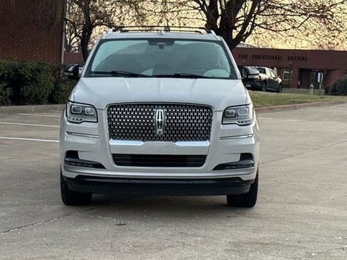 Used 2022 Lincoln Navigator Reserve image 2