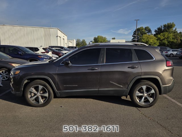 Used 2019 Jeep Cherokee Limited w/ Technology Group AWD/4WD image 2