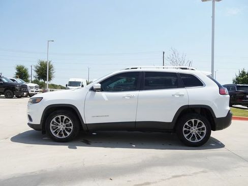 Used 2019 Jeep Cherokee Latitude Plus w/ Comfort/Convenience Group FWD image 4