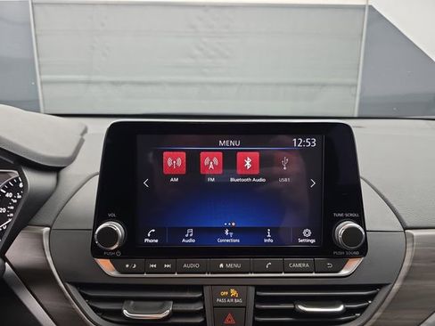 Used 2024 Nissan Altima 2.5 SV image 32