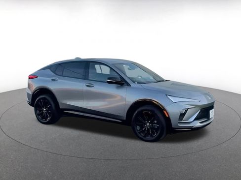 Used 2025 Buick Envista Sport Touring image 3