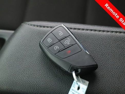 Used 2025 Chevrolet Silverado 1500 LT image 3