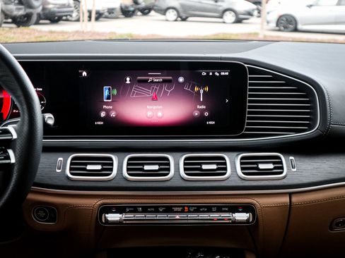 Used 2025 Mercedes-Benz GLS 450 4MATIC image 30