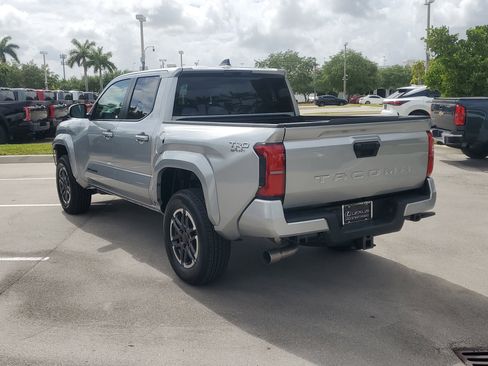 Used 2025 Toyota Tacoma TRD Sport image 8