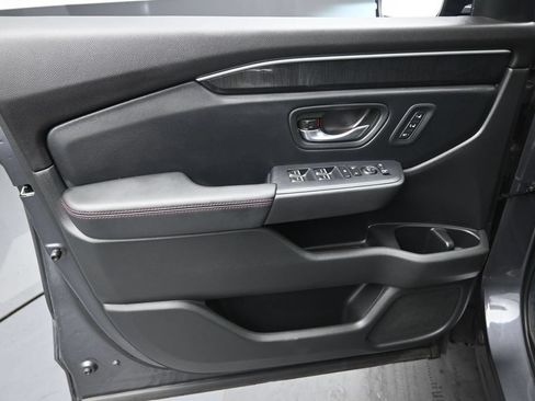 Used 2025 Honda Pilot Black Edition image 19