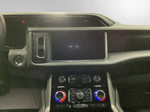 Used 2024 GMC Yukon XL Denali w/ Advanced Technology Package image 11