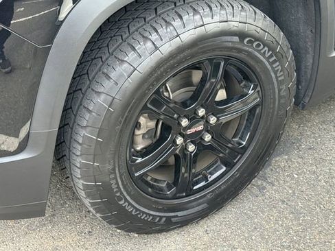 Used 2023 GMC Acadia AT4 w/ Technology Package AWD/4WD image 4