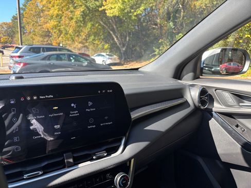 Used 2025 Chevrolet Equinox LT image 35