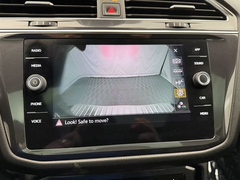 Used 2022 Volkswagen Tiguan SE image 22