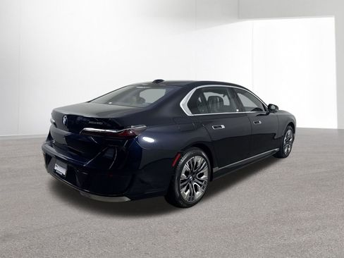 Used 2023 BMW i7 xDrive60 image 34