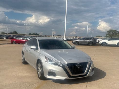 Used 2020 Nissan Altima 2.5 S FWD image 3