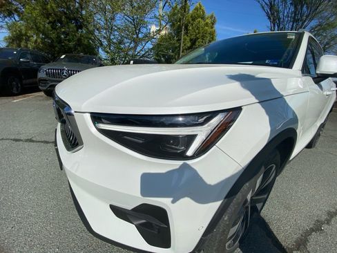 Used 2024 Volvo XC40 B5 Ultimate w/ Protection Package Premier image 26