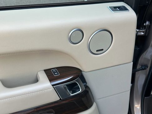 Used 2016 Land Rover Range Rover HSE image 17