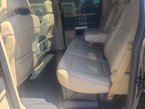 Used 2017 Ford F250 Lariat w/ Lariat Value Package AWD/4WD image 32
