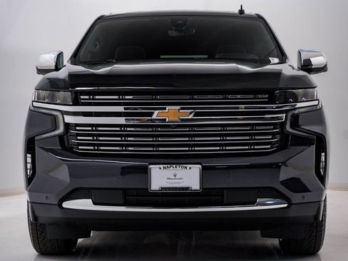 Used 2022 Chevrolet Suburban Premier w/ Premium Package AWD/4WD image 6