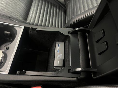 Used 2020 Land Rover Discovery Sport SE image 23