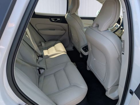 Used 2022 Volvo XC60 B5 Inscription w/ Advanced Package AWD/4WD image 12