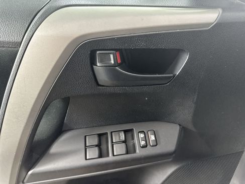 Used 2017 Toyota RAV4 LE FWD image 11