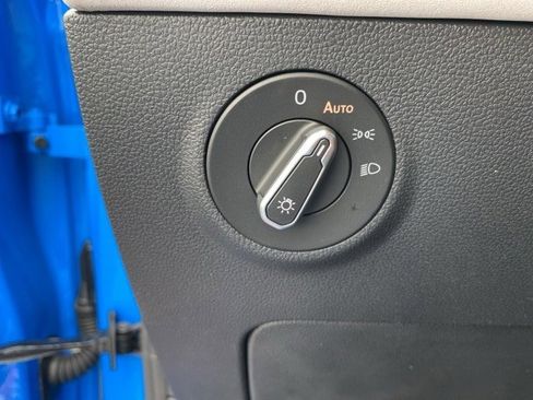 New 2025 Volkswagen Taos SE image 34