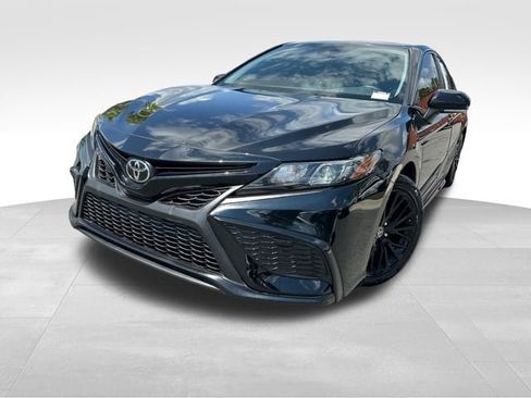 Used 2021 Toyota Camry SE w/ Convenience Package FWD image 9
