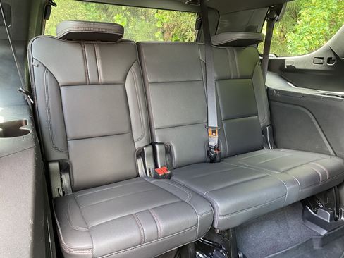 Used 2022 Chevrolet Tahoe RST w/ Luxury Package AWD/4WD image 38