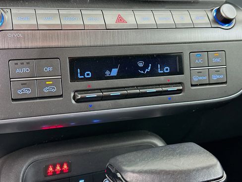 Used 2025 Hyundai Kona SEL image 23