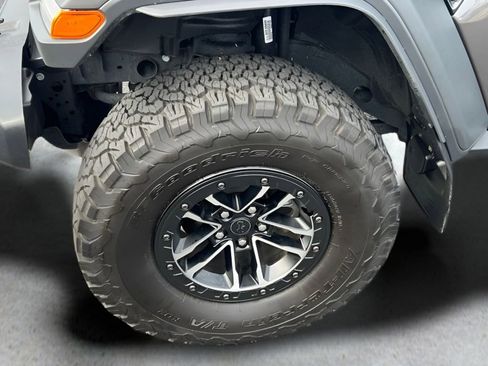 Used 2025 Jeep Wrangler Unlimited Sport AWD/4WD image 9