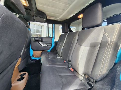 Used 2017 Jeep Wrangler Unlimited Sahara w/ Connectivity Group image 39