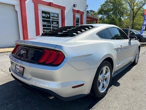 Used 2018 Ford Mustang Coupe RWD image 8