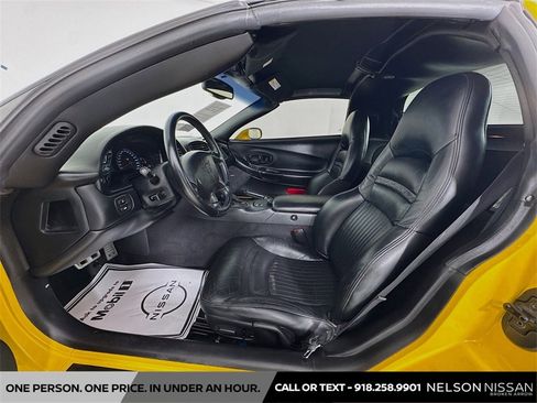 Used 2004 Chevrolet Corvette Coupe w/ Roof Package image 19