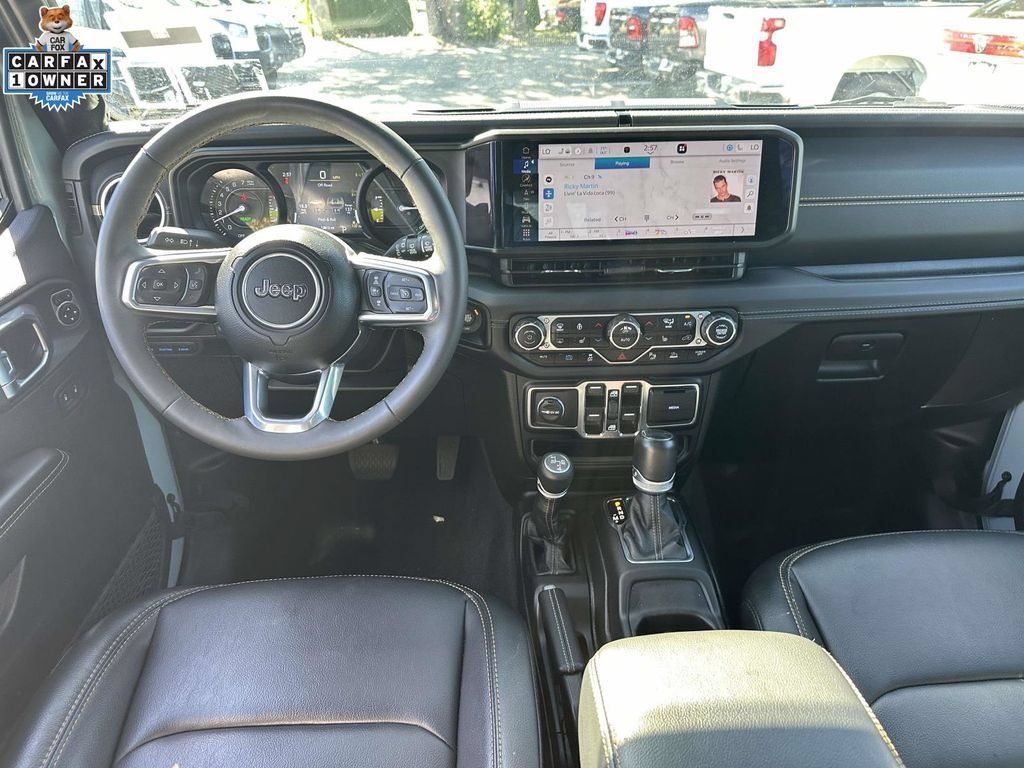 Used 2024 Jeep Wrangler Unlimited Sahara w/ Technology Group AWD/4WD image 12