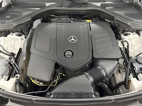 Used 2025 Mercedes-Benz GLC 300 4MATIC image 10