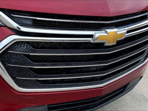 Used 2020 Chevrolet Traverse LT image 32