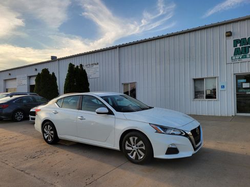 Used 2020 Nissan Altima 2.5 S FWD image 9