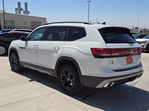 New 2025 Volkswagen Atlas Peak Edition SE image 7