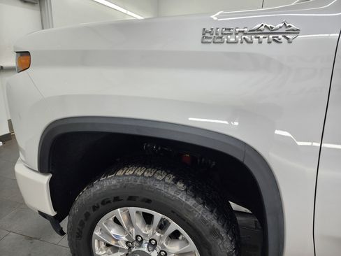 Used 2022 Chevrolet Silverado 2500 High Country w/ Safety Package II image 43