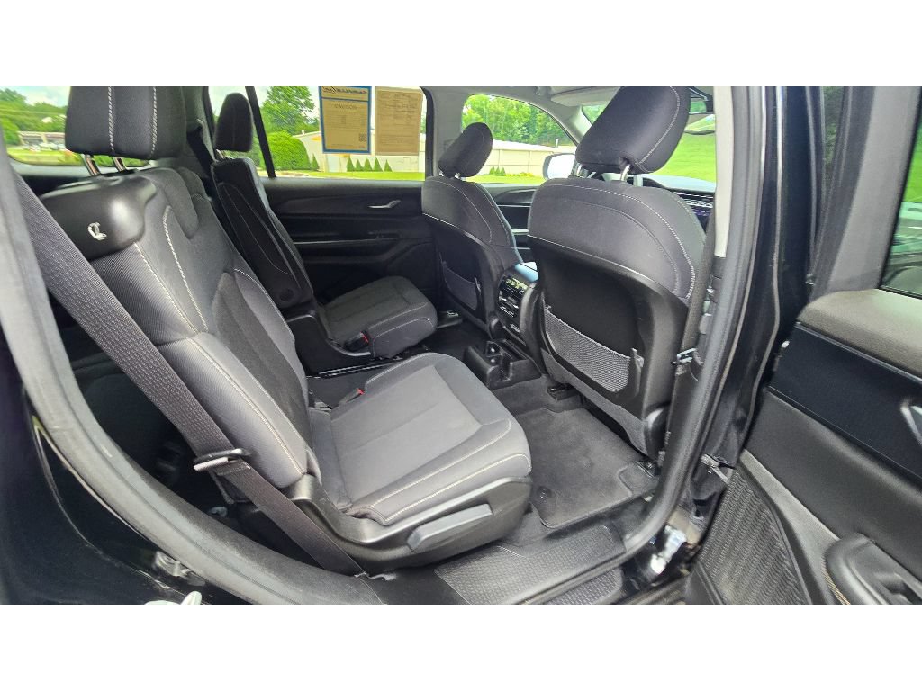 Used 2023 Jeep Grand Cherokee L Laredo AWD/4WD image 23