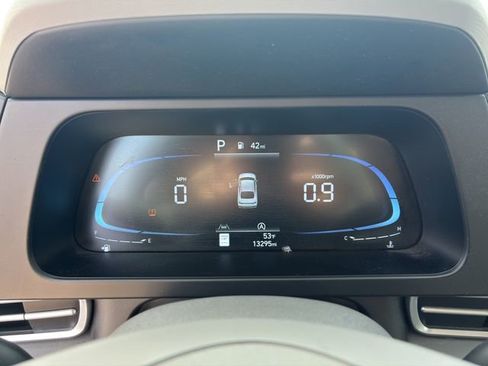 Used 2025 Hyundai Elantra SE image 12