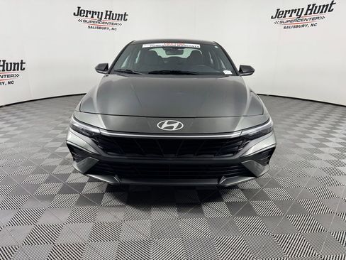 Used 2025 Hyundai Elantra Sport image 15