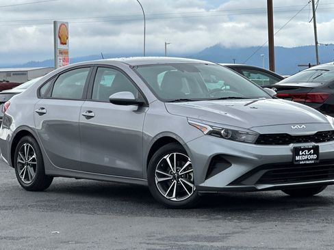 Used 2023 Kia Forte LXS FWD image 2