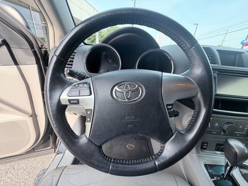 Used 2013 Toyota Highlander SE FWD image 14
