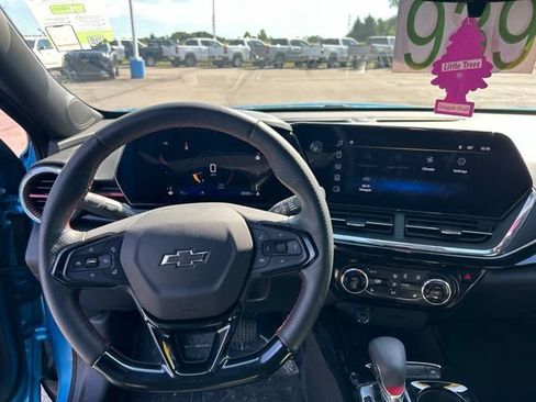 Used 2025 Chevrolet Trax RS w/ Driver Confidence Package FWD image 9